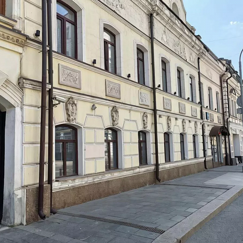 В Москве на торги выставлено нежилое помещение в здании 1850 года на Николоямской улице